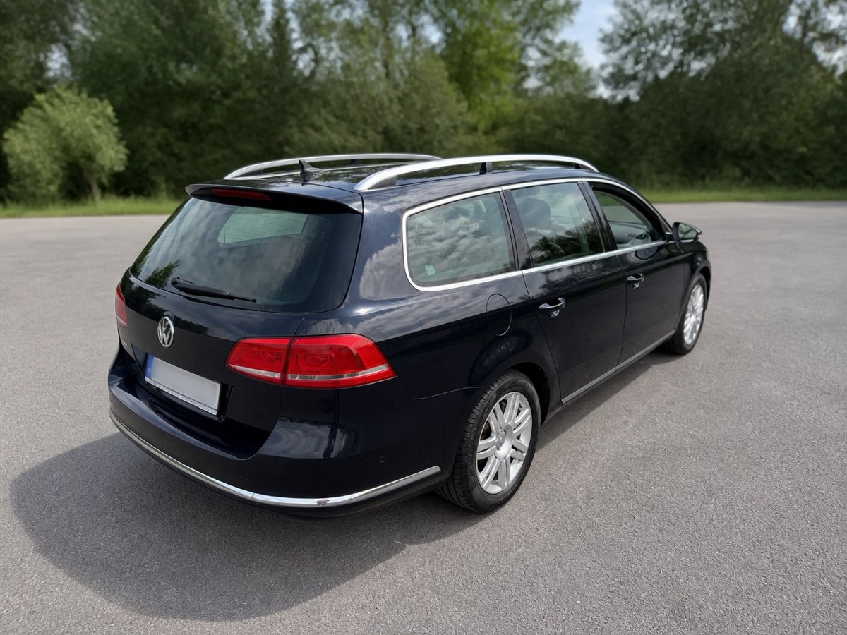 Volkswagen Passat Variant – zadný trojštvrťový pohľad